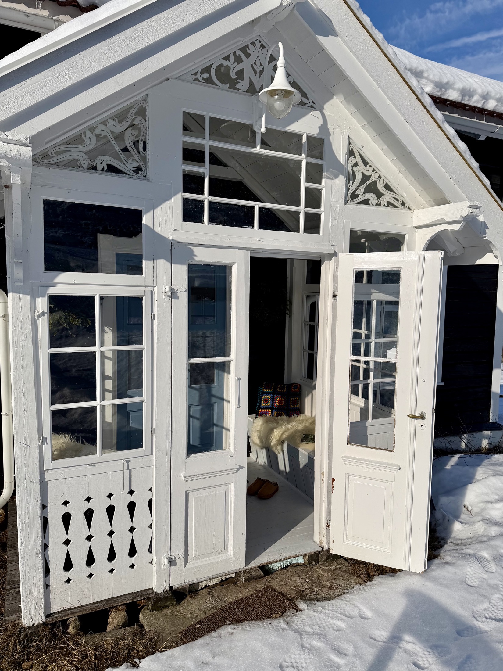 Inngangspartiet på Redalen i vinterlys